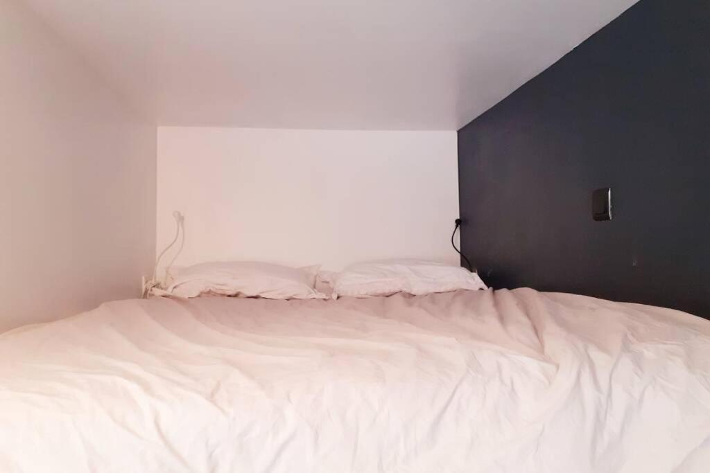 Small Arty Studio Menilmontant Paris Bagian luar foto