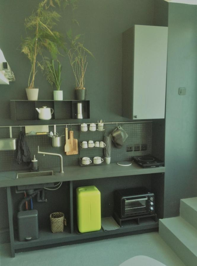 Small Arty Studio Menilmontant Paris Bagian luar foto