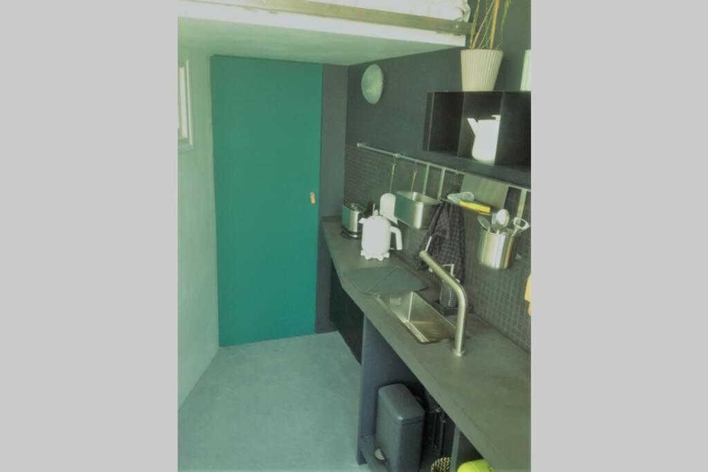 Small Arty Studio Menilmontant Paris Bagian luar foto