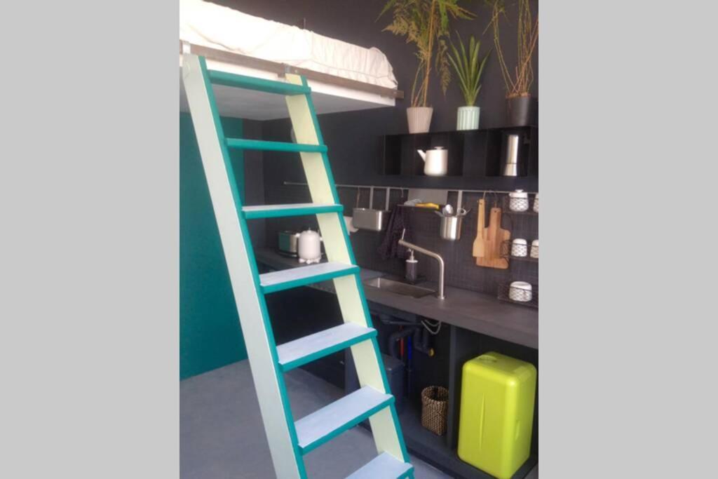 Small Arty Studio Menilmontant Paris Bagian luar foto